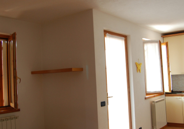 soleggiato trilocale con ampio terrazzo coperto