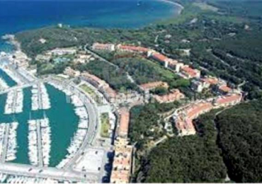 Vendo a Punta Ala adiacente alla gradinata del porto, appartamento in multiproprietà.