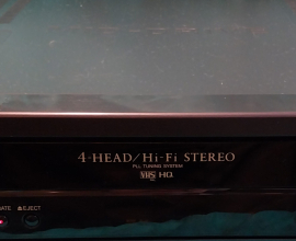 Videoregistratore Sharp per VHS.