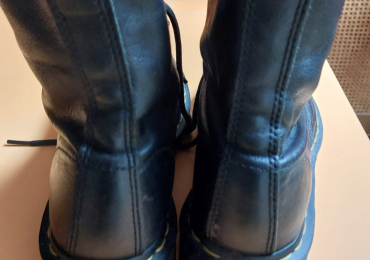 Anfibi Dr. Martens 1460 8 Eye Boot – pelle nera