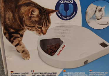 Distributore automatico di crocchette