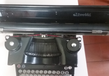 MACCHINA DA SCRIVERE OLIVETTI 40