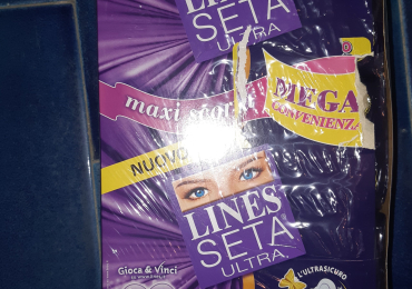 ASSORBENTI  LINES  ULTRA CON ALI DA 96 ASSORBENTI A PACCO