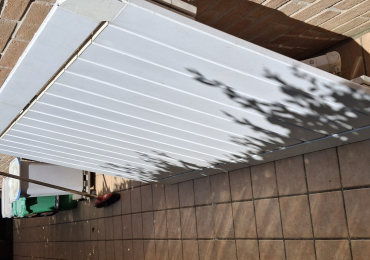 Tavolo da giardino in allumio bianco 1,60×1,0 estensibile fino a 2,20 m.
