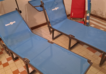 Set 2 lettini piu ombrellone e carrello Brunner