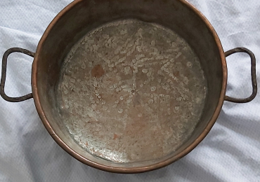 Casserluola in rame battuto diam 26 h 9 con due manici