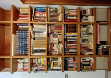 Vendo Libreria in legno massello robusto e in ottime condizioni