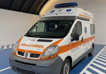 FURGONE RENAULT TRAFIC AMBULANZA (LIM)