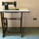 Macchina da cucire antica