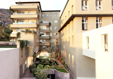 COMO (CO)