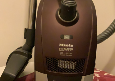 Vendo aspirapolvere a traino Mìele