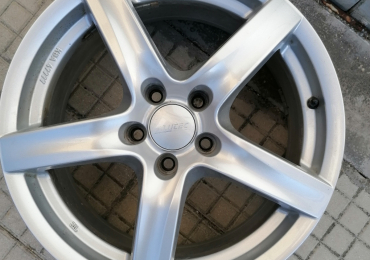 Vendo nr.4 cerchi in lega, marca Allutec, misura 215 60 17.
