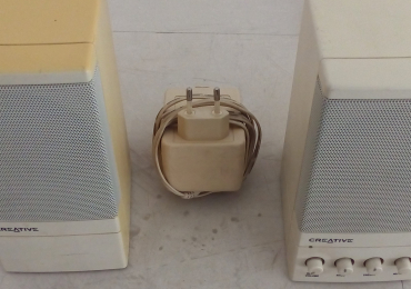 Casse Creative Amplificate 2.1 per pc o altri dispositivi di riproduzione audio.