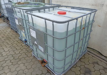 Cisterna 1000 litri con gabbia e rubinetto.