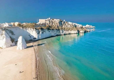 Vieste Del Gargano. Villette a Schiera