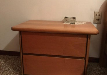 ARREDAMENTO – letto matrimoniale + 2 comodini + 1 como