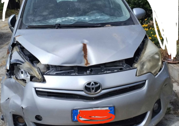 Auto Toyota con sinistro di carrozzeria