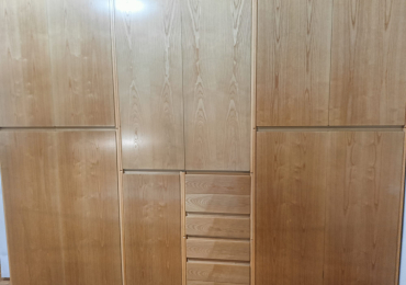 Armadio in legno massello a 6 ante