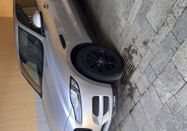 Auto jAGUAR f-pace