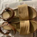 sandali da donna beige