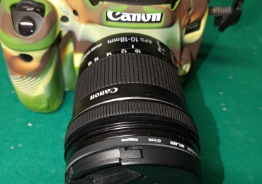 CANON REFLEX 90D con obiettivo zoom Canon 18-135 e accessori