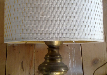Lampada da tavolo base in metallo Ottone Brunito e Paralume