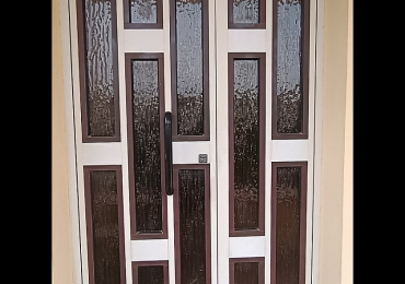 PORTA D’INGRESSO IN ALLUMINIO E VETRO