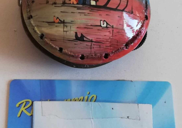 Portamonete fatto e dipinto a mano