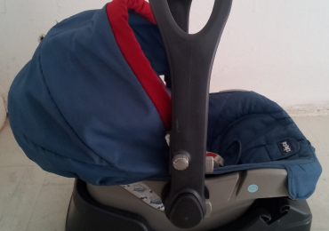 Seggiolino  Ovetto auto Chicco da 0 a 13 kg. ben tenuto completo di base isofix,