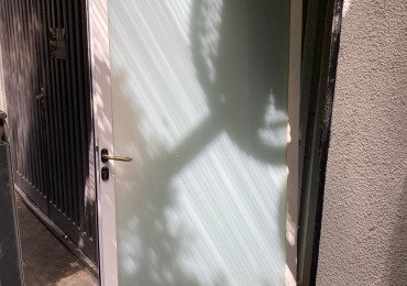 PORTA IN ALLUMINIO BIANCO CON VETRO SATINATO CON TELAIO L 1,00 X H 2,17