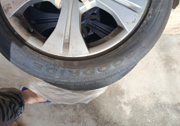 4 gomme 205/55/R17 e 4 cerchi Renault