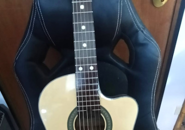 Chitarra classica elettrificata
