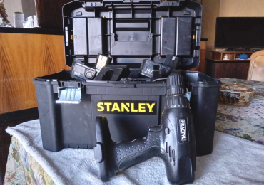 Avvitatore con n° 2 batterie e 18 punte