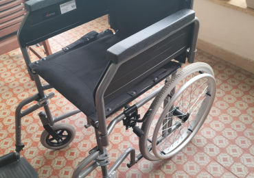 SEDIA A ROTELLE PIEGHEVOLE AD AUTOSPINTA