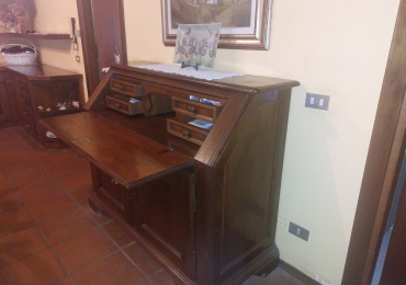 Consolle da muro e possibile scrittorio, legno.