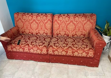 Divano tre posti usato pochissimo