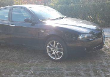 Privato cede Alfa 147