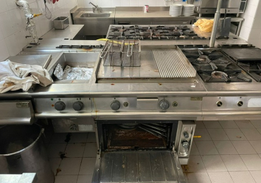 ATTREZZATURA E ARREDAMENTO  RISTORANTE PIZZERIA
