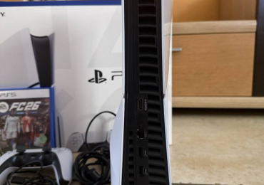 PlayStation 5 con tutti i suoi accessori