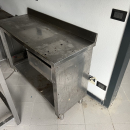 Tavolo in acciaio inox professionale – Ideale per laboratori, cucine industriali