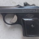 Pistola giocattolo in metallo con scritta “INTERPOL”
